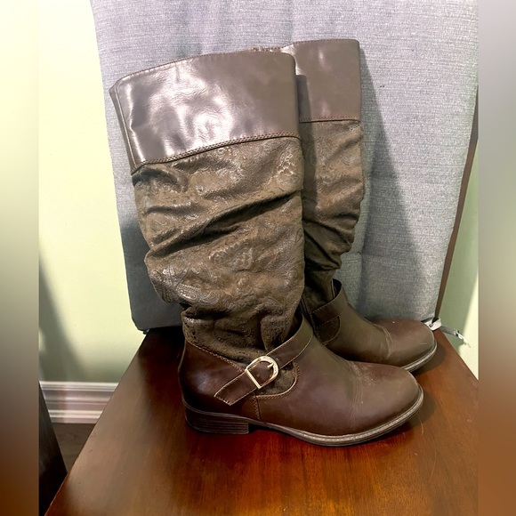 Size 7 Like New Wonderlust boots - Picture 1 of 6